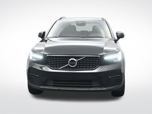 Used 2024 Volvo XC40 B5 Core AWD/4WD image 2