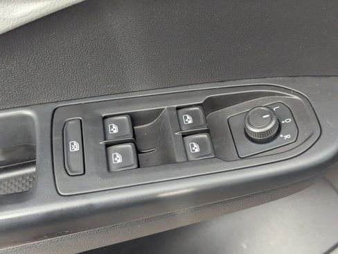 Used 2022 Volkswagen Taos S image 25