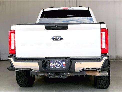 Used 2024 Ford F250 XLT w/ FX4 Off-Road Package AWD/4WD image 3