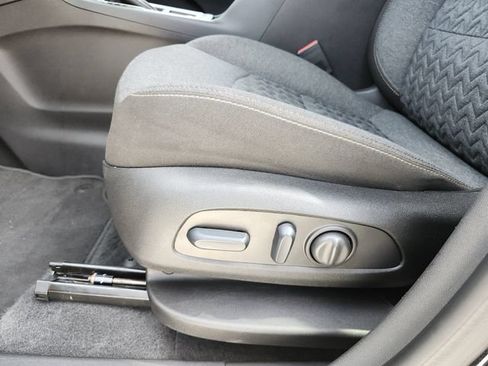Used 2024 Chevrolet Equinox LT FWD image 25