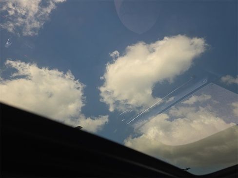 Used 2025 Porsche Macan image 37