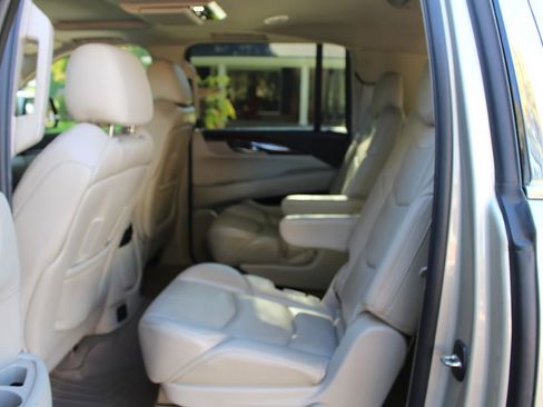 Used 2015 Cadillac Escalade ESV Premium image 14