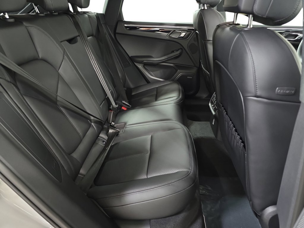 Certified 2026 Porsche Macan AWD/4WD image 26
