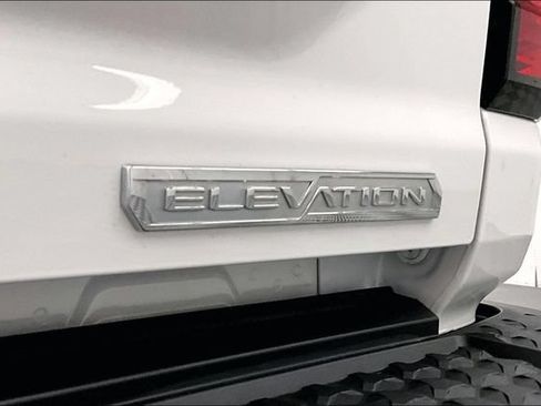 Used 2024 GMC Canyon Elevation w/ Convenience Package AWD/4WD image 9