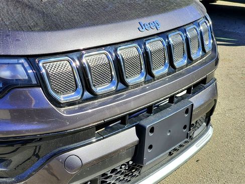 Used 2022 Jeep Compass Limited image 3