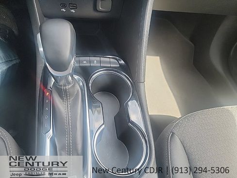 Used 2025 Buick Encore GX Preferred AWD/4WD image 16