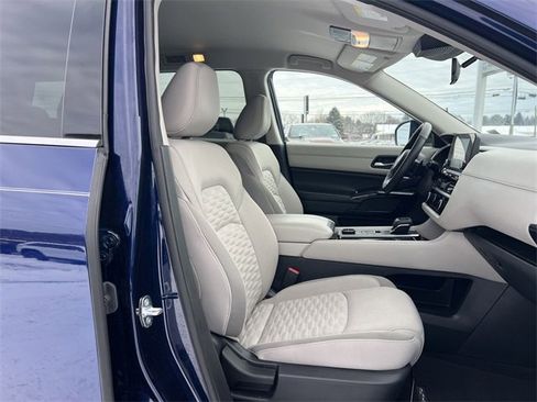 Used 2022 Nissan Pathfinder SV image 19