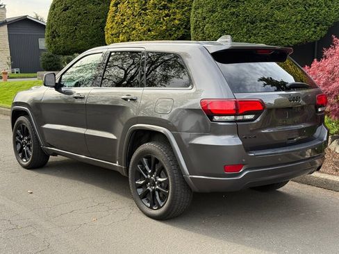 Used 2020 Jeep Grand Cherokee Altitude AWD/4WD image 3