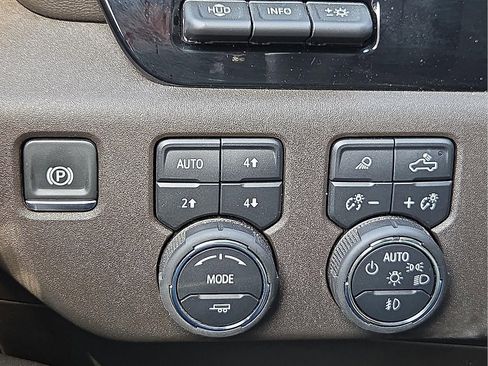 Used 2025 Chevrolet Silverado 1500 LTZ image 20