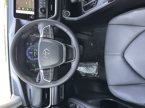Used 2026 Toyota Grand Highlander AWD Hybrid image 41