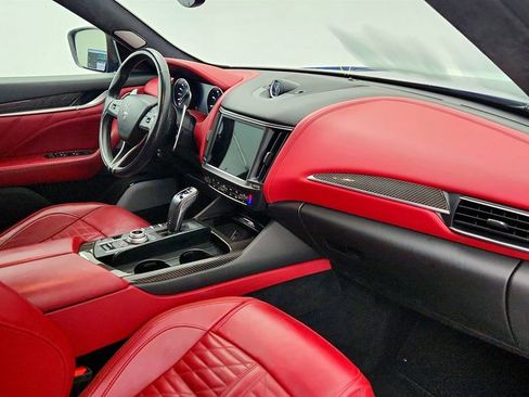 Used 2022 Maserati Levante Trofeo image 27
