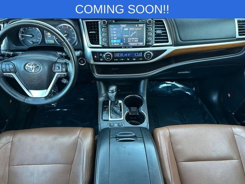 Used 2019 Toyota Highlander Limited image 14