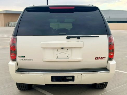 Used 2011 GMC Yukon Denali RWD image 6