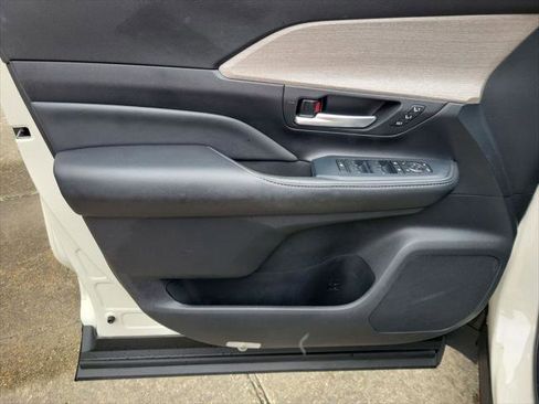 Certified 2024 Toyota Grand Highlander AWD image 12