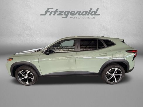 Used 2024 Chevrolet Trax RS w/ Driver Confidence Package FWD image 4