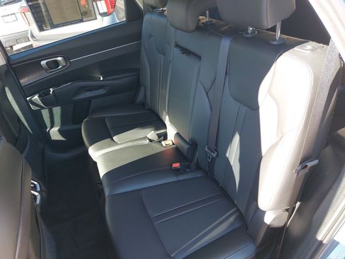 Used 2022 Kia Sorento S w/ Panoramic Sunroof Package image 16