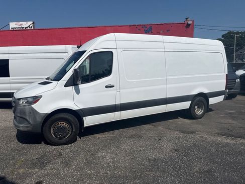 Used 2019 Mercedes-Benz Sprinter 170 image 2