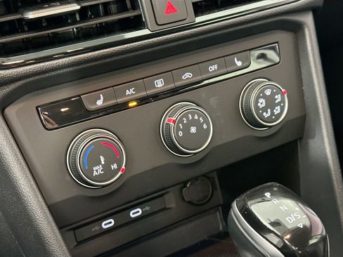 Certified 2022 Volkswagen Taos SE image 14