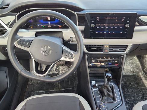 New 2025 Volkswagen Taos SE AWD/4WD image 3