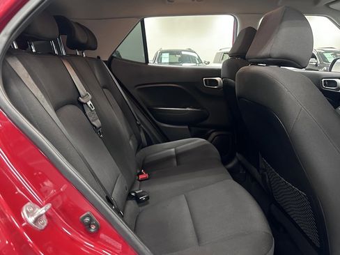 Used 2021 Hyundai Venue SE image 29