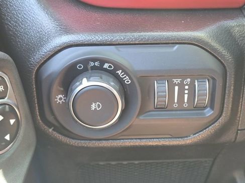 Used 2022 Jeep Wrangler Unlimited Rubicon AWD/4WD image 11