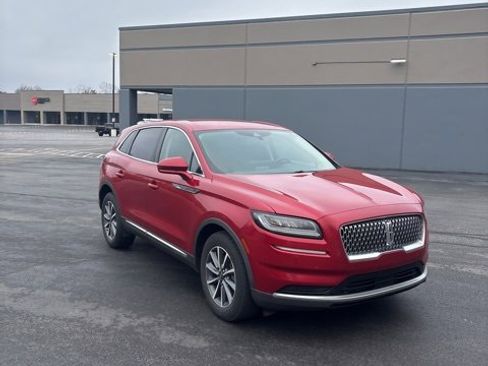 Used 2021 Lincoln Nautilus AWD image 3