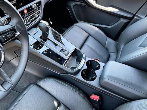Used 2025 Porsche Macan image 18