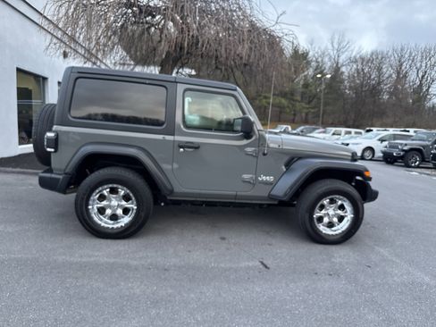 Used 2019 Jeep Wrangler Sport image 2
