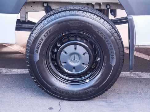 Used 2024 Mercedes-Benz Sprinter 2500 image 9