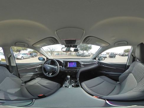 Used 2025 Toyota Camry LE image 42