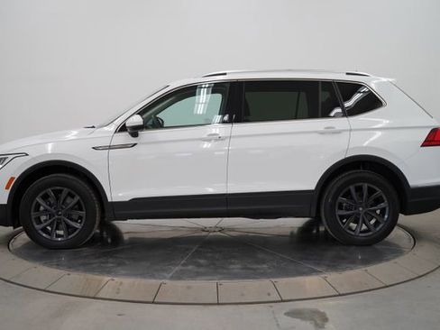 Used 2022 Volkswagen Tiguan SE w/ Panoramic Sunroof Package image 4