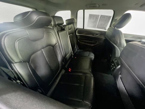 Used 2023 Jeep Grand Cherokee Limited w/ Black Appearance Package AWD/4WD image 26