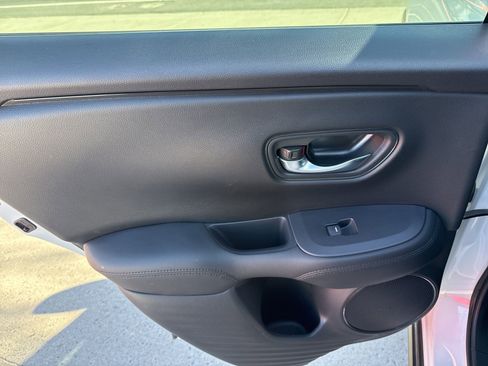 Used 2025 Honda HR-V LX image 26