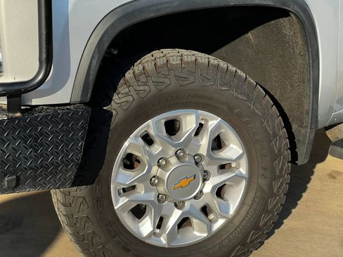 Used 2021 Chevrolet Silverado 3500 LT AWD/4WD image 11