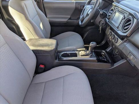 Used 2017 Toyota Tacoma SR image 18