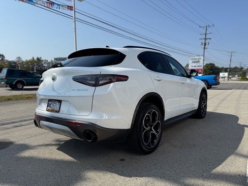 Used 2024 Alfa Romeo Stelvio Ti image 4