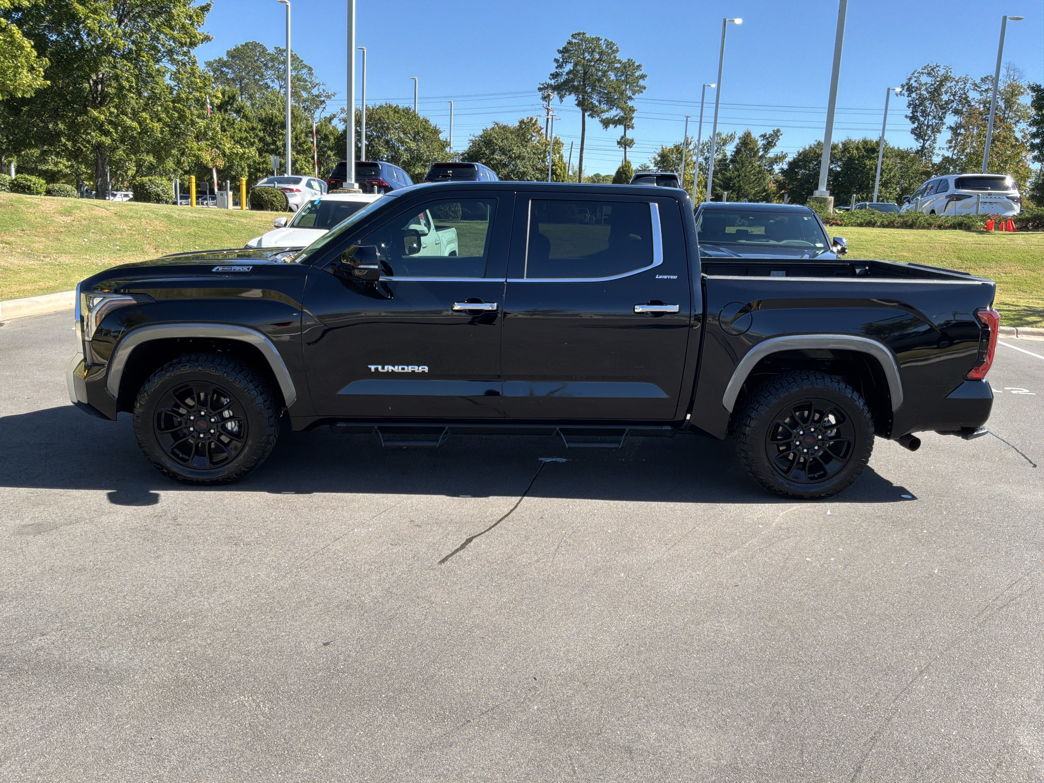 Used 2025 Toyota Tundra Limited AWD/4WD image 7