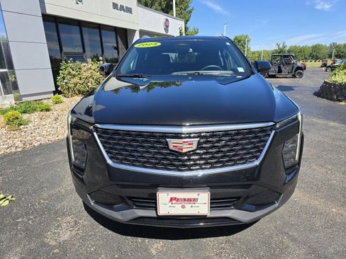 Used 2025 Cadillac XT4 Premium Luxury image 9