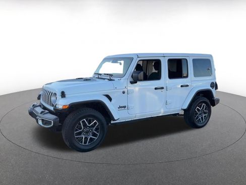 Used 2025 Jeep Wrangler Unlimited Sahara AWD/4WD image 8
