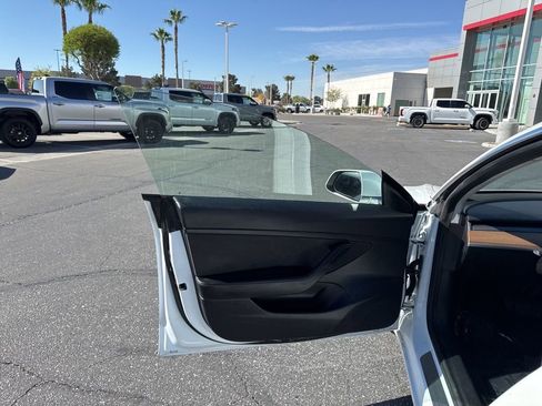 Used 2020 Tesla Model 3 Standard Range Plus image 10