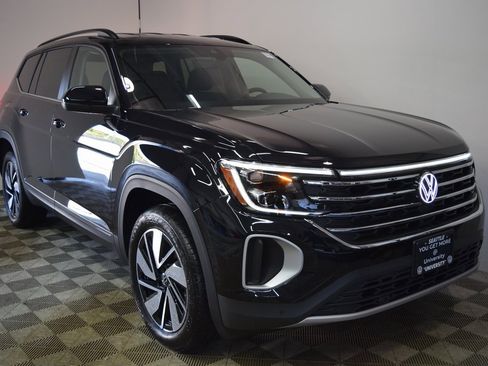 New 2026 Volkswagen Atlas SE image 1