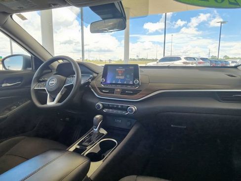 Used 2024 Nissan Altima 2.5 SV FWD image 18