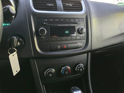 Used 2014 Dodge Avenger SE image 16