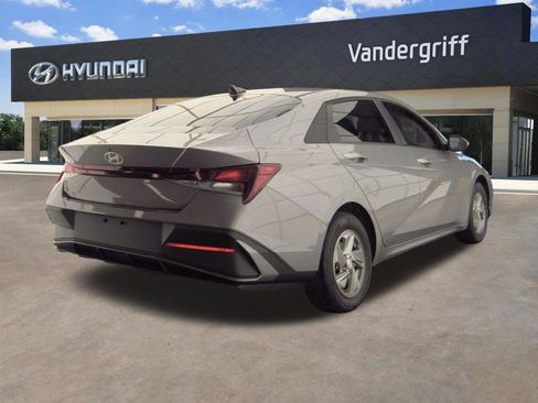 Used 2025 Hyundai Elantra SE FWD image 7