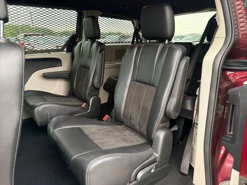 Used 2020 Dodge Grand Caravan SXT FWD image 32