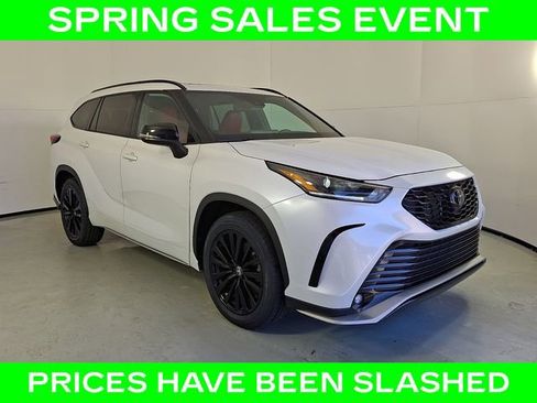 Certified 2024 Toyota Highlander XSE image 1