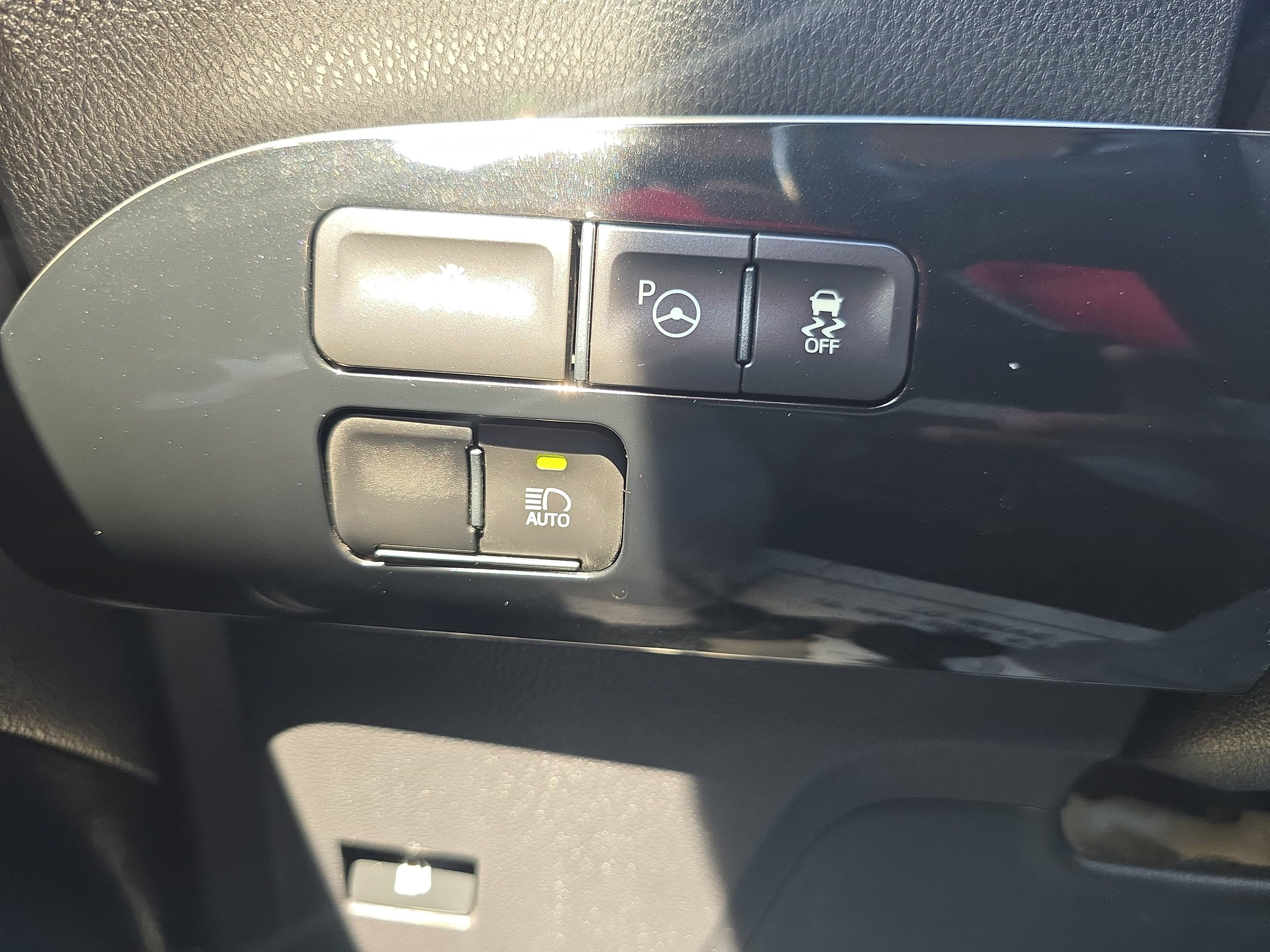 Used 2022 Toyota Prius FWD image 25