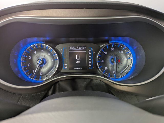 Used 2017 Chrysler Pacifica Touring-L FWD image 4