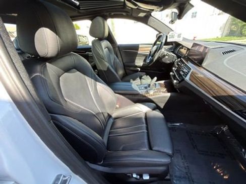 Used 2019 BMW 540i xDrive AWD/4WD image 30