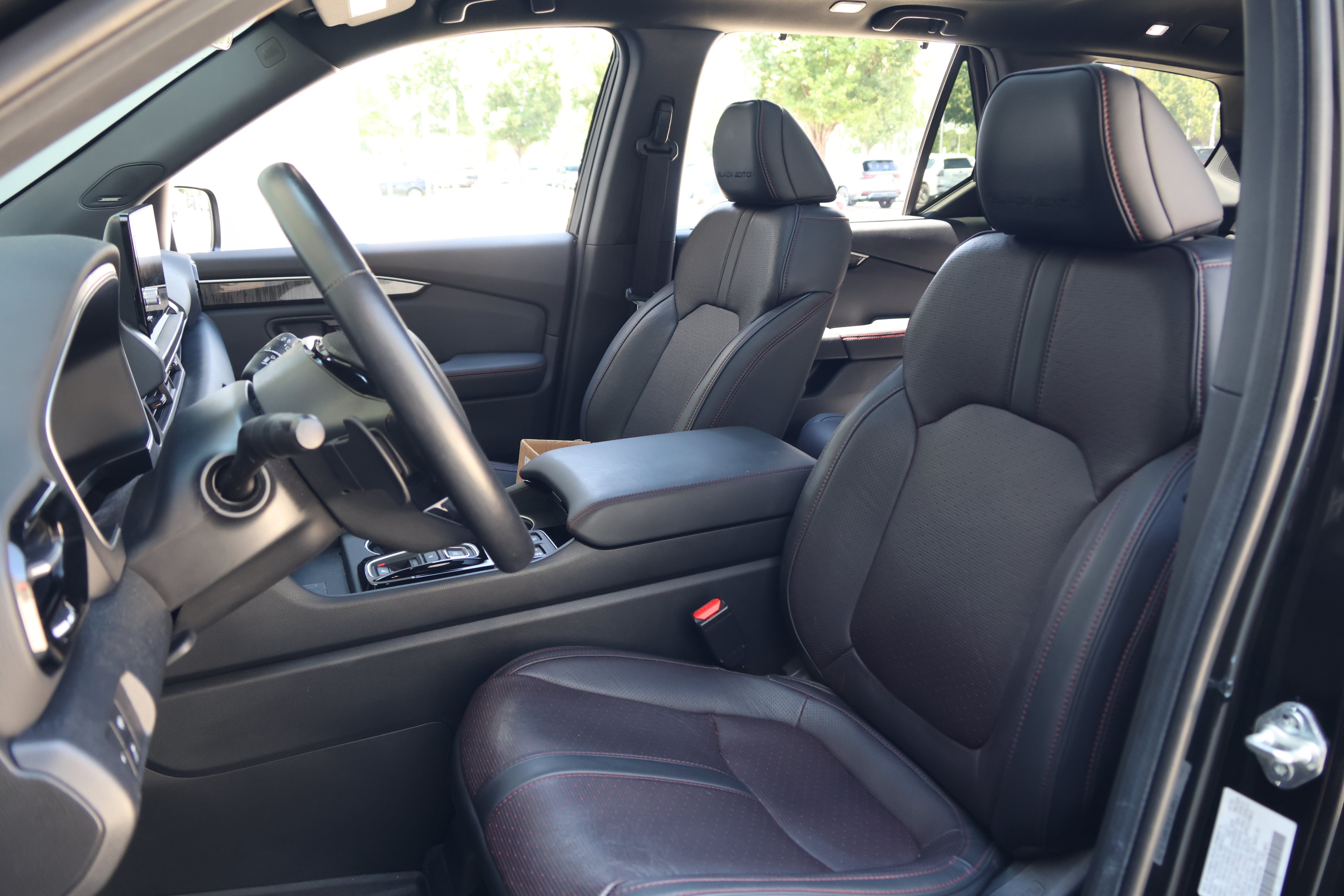 Used 2025 Honda Pilot Black Edition image 34